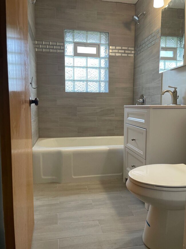 Foto del edificio - 4417 W. Glendale Avenue - 3 Bedroom Single...