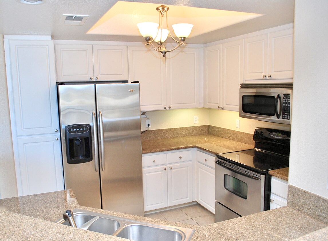 Primary Photo - Stunning 2B/2BA Condo w/ Washer/Dryer & Re...