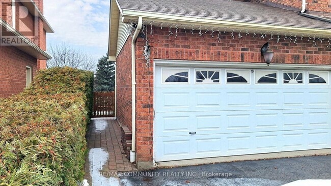 Building Photo - 12 Hialeah Crescent