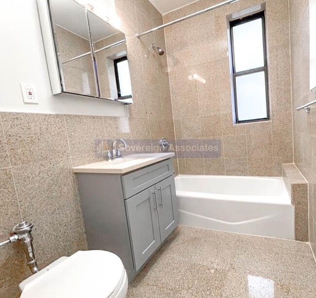 Building Photo - 664 W 163rd St