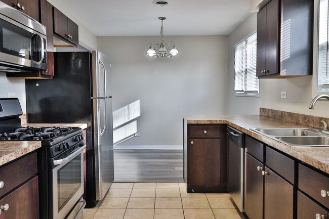 Foto del edificio - 111 E 13th St