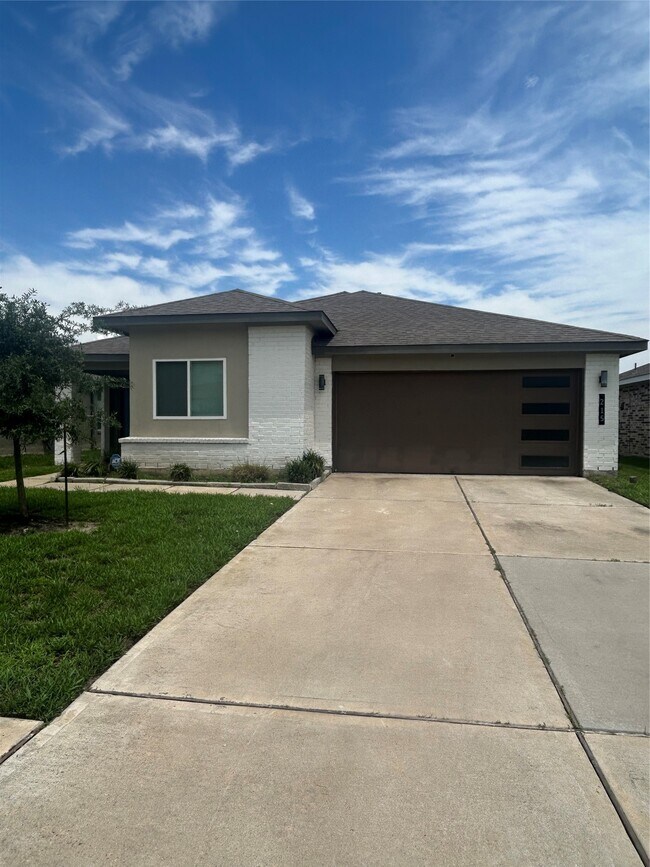 Foto del edificio - 215 Dusty Bridle Ln