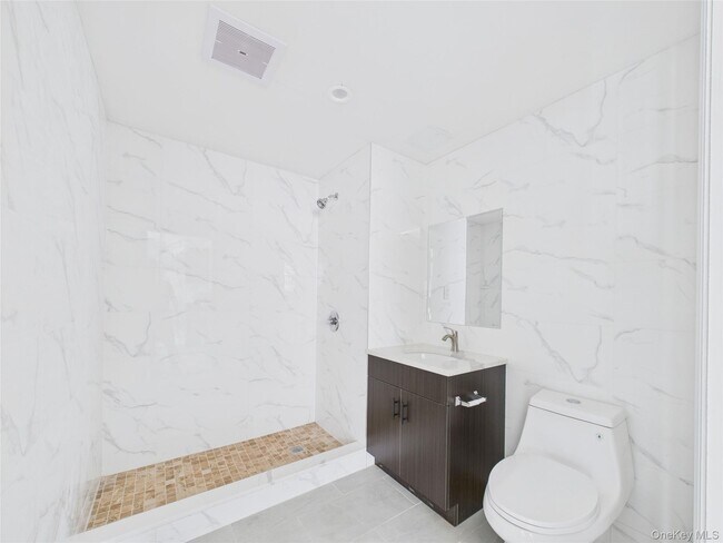 Foto del edificio - 97-30 64th Ave
