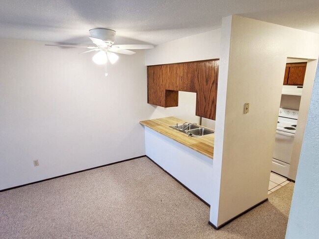 Foto del edificio - 1 Bedroom Apartment in Lonsdale Main Level