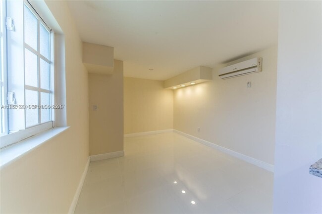 Foto del edificio - 1748 NE 180th St