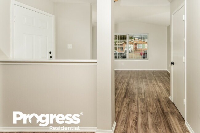 Foto del edificio - 4753 Loma Del Rey Cir