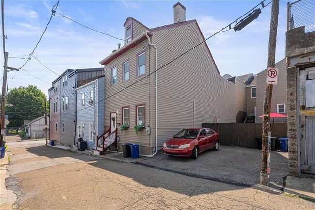Building Photo - 841 Blossom Wy