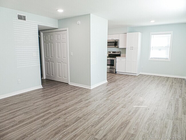 Building Photo - 723 S Berthe Ave