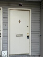 Building Photo - 104 Vail Ct