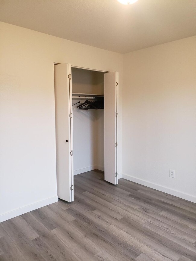 Foto del edificio - Recently Remodeled 1 Bedroom Apartment