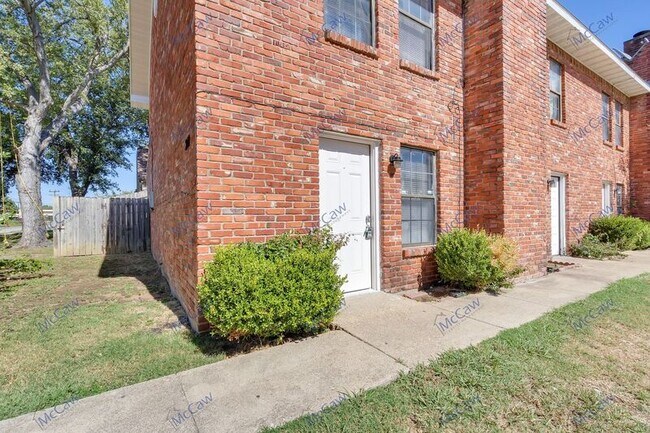 Building Photo - 210 Rolston Rd