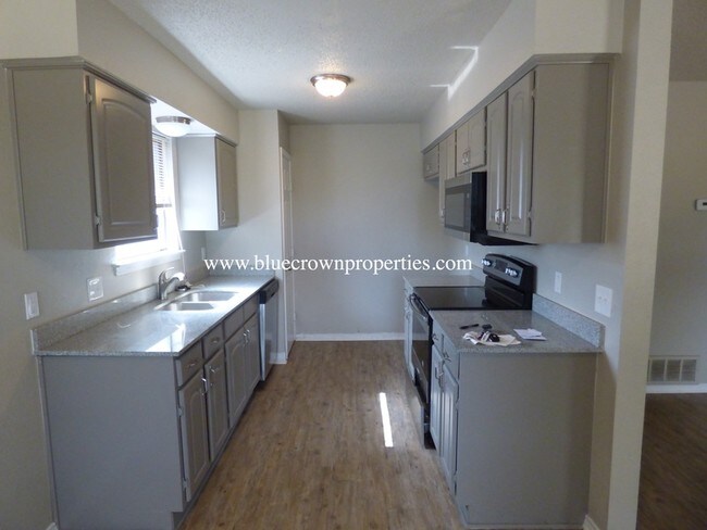 Foto del edificio - 1300 N Creek Dr
