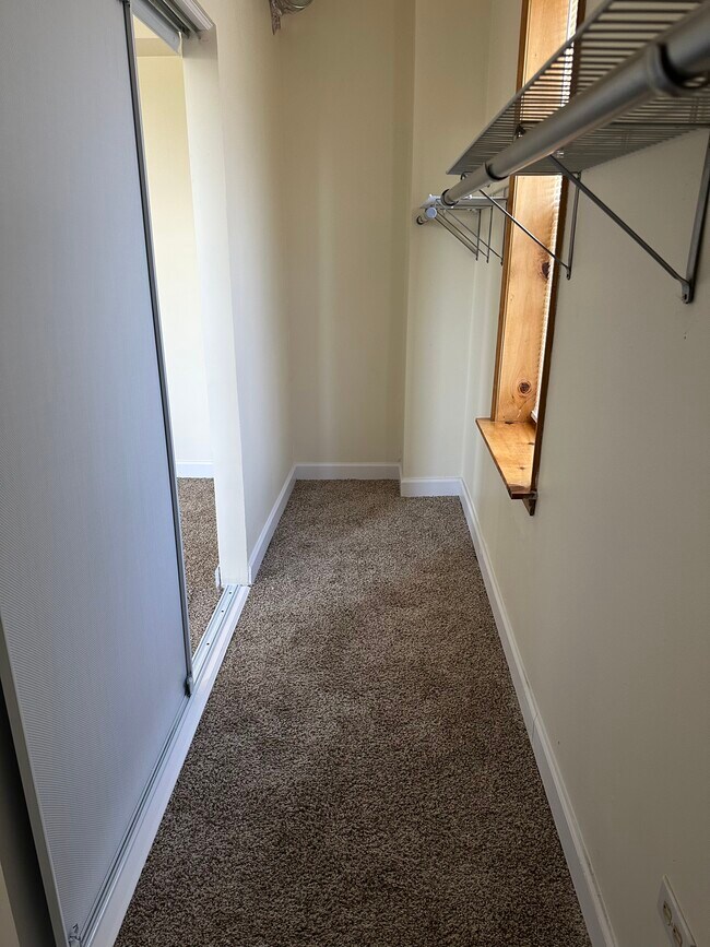 Foto del edificio - 820 E 106th St