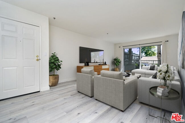 Building Photo - 4501 Cedros Ave