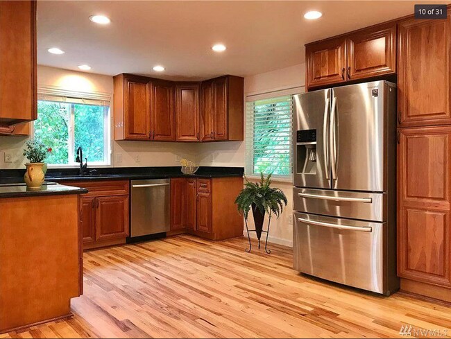 Foto del edificio - 305 N 188th St