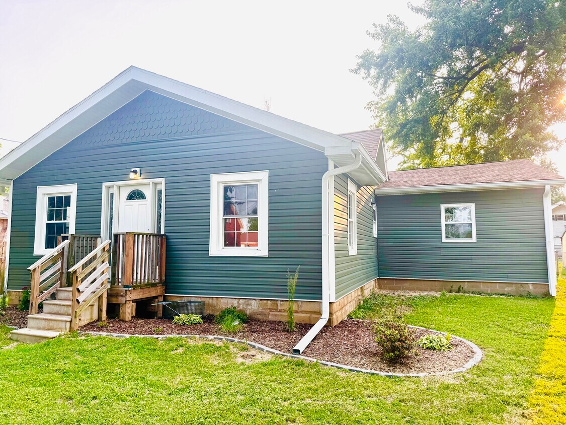 Primary Photo - 4109 N Ashton Ave
