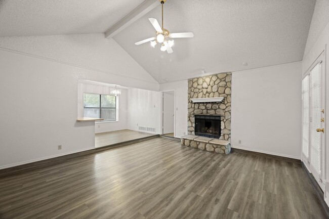 Building Photo - 917 Fiero Dr