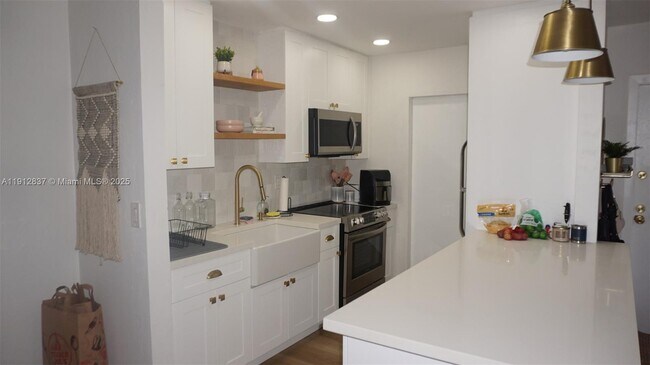 Foto del edificio - 7953 SW 104th St