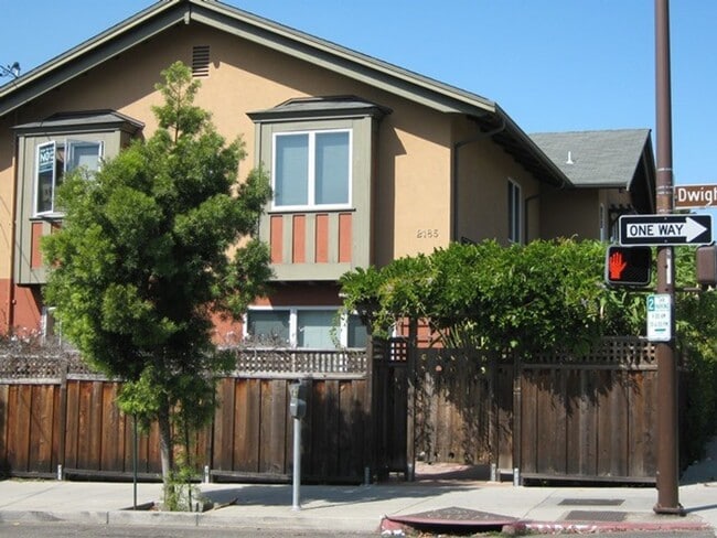 WHAT’S SPECIAL COMFORTABLE SHARED SPACE BRIGHT OPEN-CONCEPT LAYOUT DINING AREA SPACIOUS TOWNHOUSE... - WHAT’S SPECIAL COMFORTABLE SHARED SPACE BRIGHT OPEN-CONCEPT LAYOUT DINING AREA SPACIOUS TOWNHOUSE...