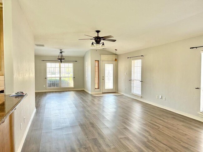 Foto del edificio - 3712 NE Fieldcrest