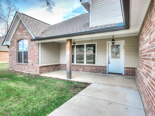 Building Photo - Beautiful home in Southern Oaks***HAUGHTON***
