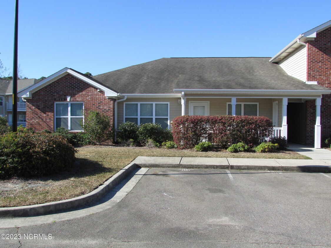 4405 Jay Bird Cir Unit 101, Wilmington, NC 28412 Condo for Rent in