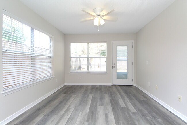 Foto del edificio - West Pensacola 4-Bedroom Home with Bonus R...