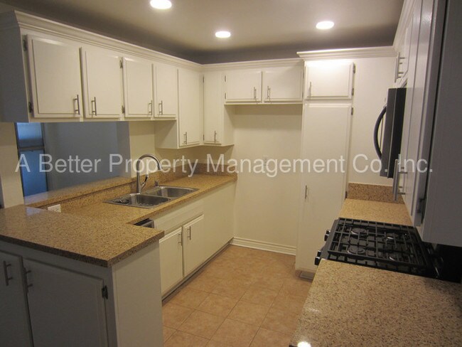 Building Photo - 3727 Country Club Dr