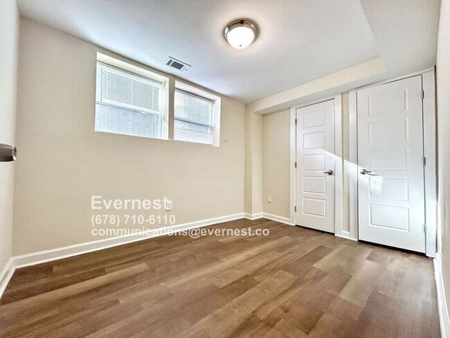 Building Photo - 998 Mayson Turner Rd NW