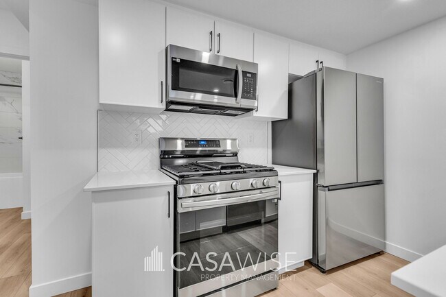 Photo du bâtiment - 15412-15496 96 Ave NW