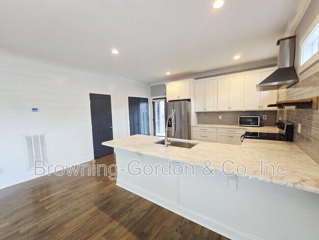 Building Photo - 668A James Ave