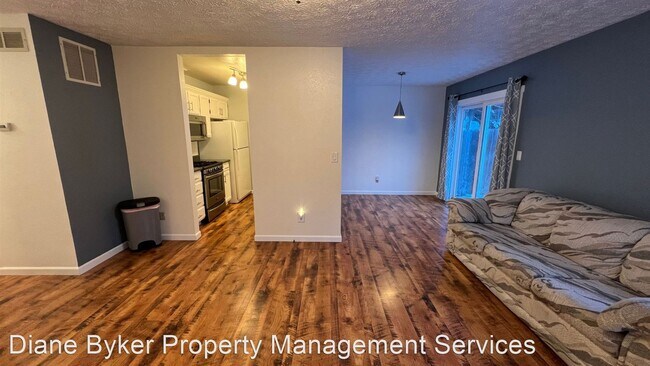 Building Photo - 2 br, 1 bath House - 1801 Bellevue Loop