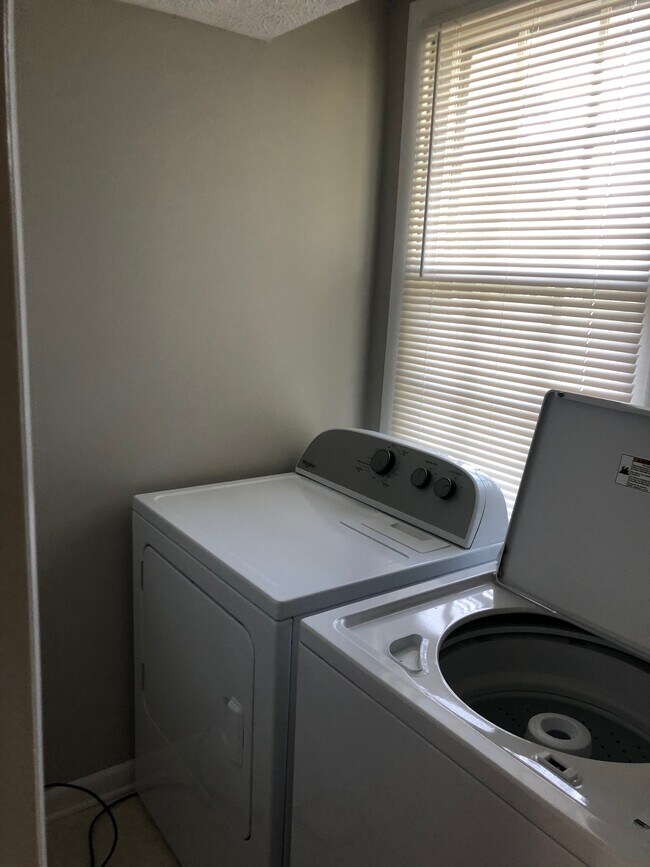 Foto del edificio - 258 Compton Rd