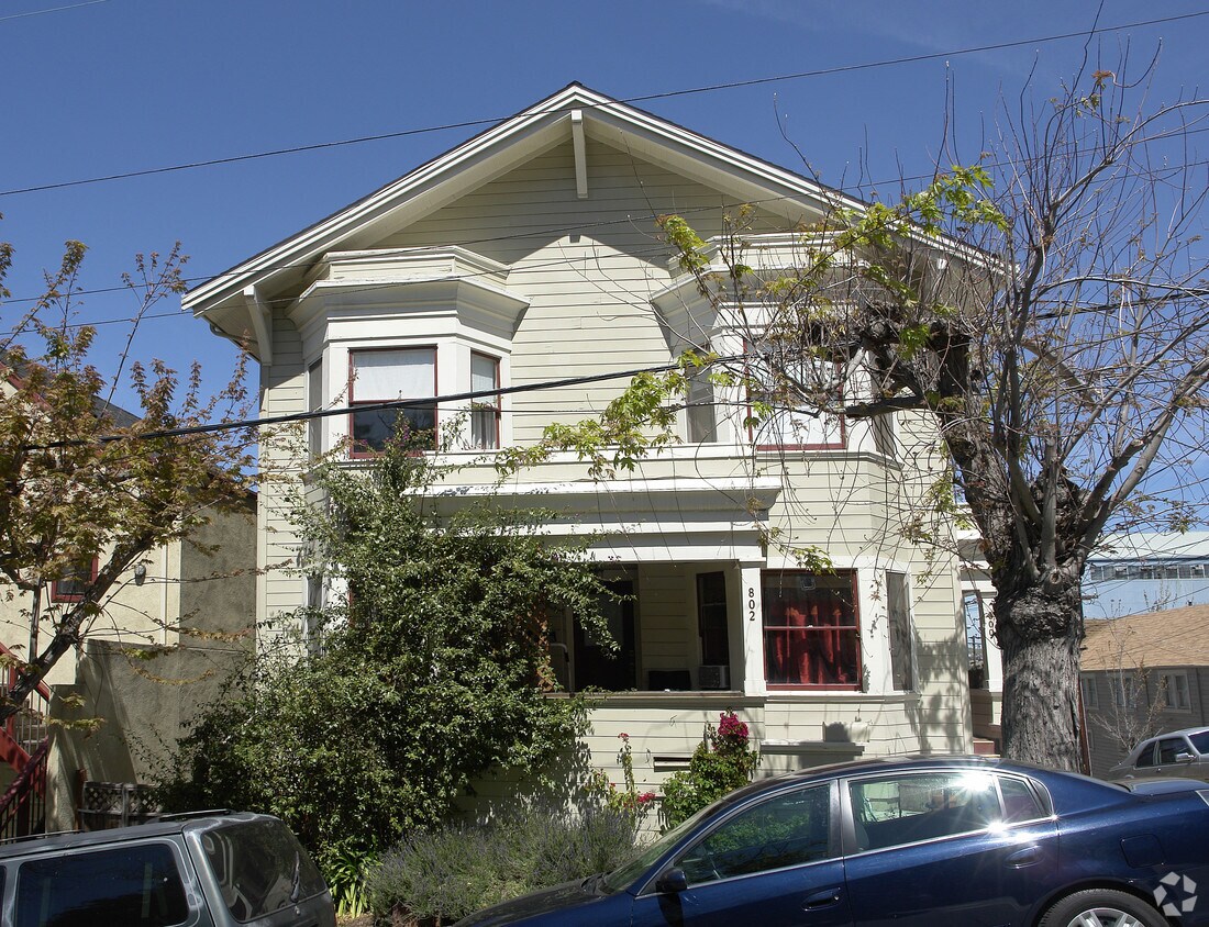 Building Photo - 802 Winslow St