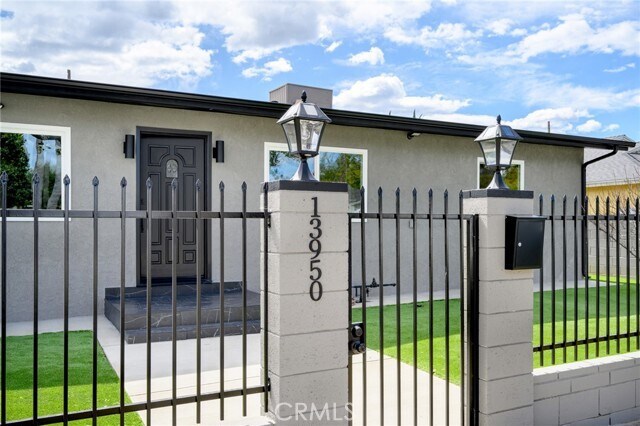 Foto del edificio - 13950 Stagg St