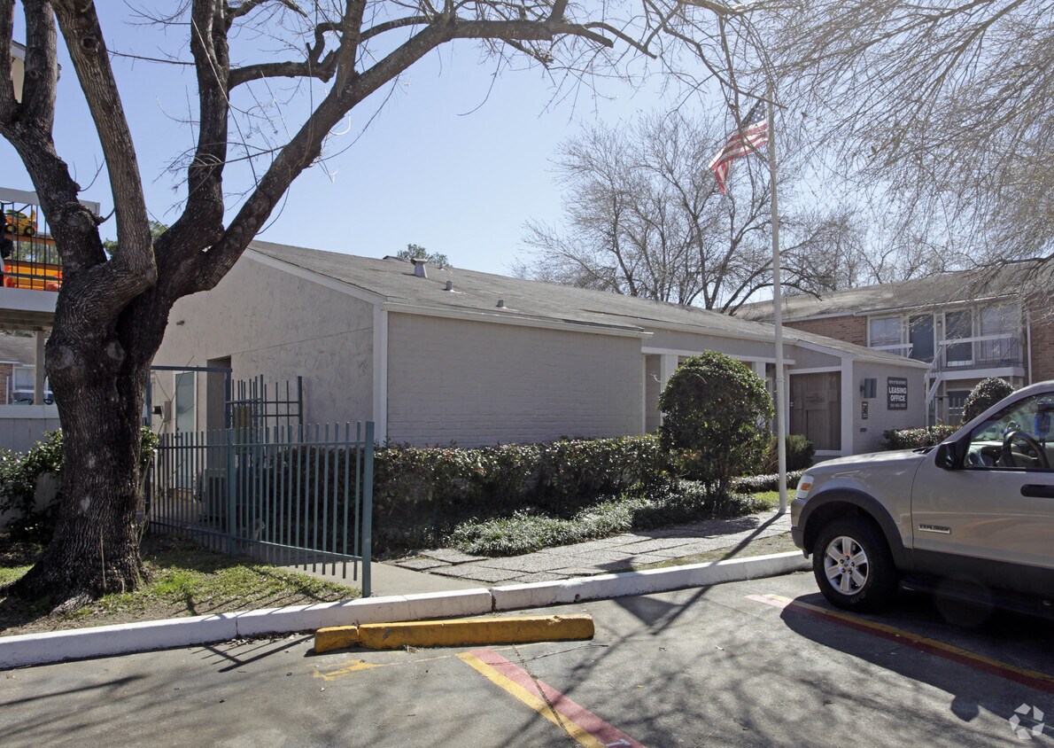 Buena Vista Apartments Houston, TX