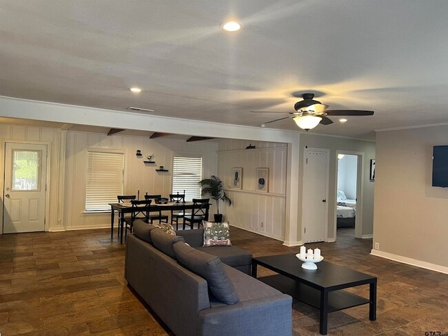 Building Photo - 1228 Carol Ln