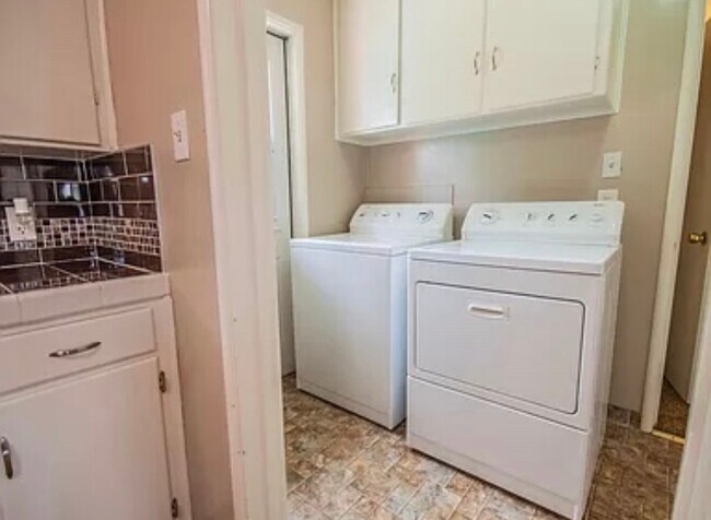 Foto del edificio - 2417 W College Ct