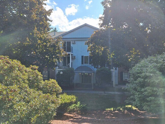 Foto del edificio - 1799 Bodwell Rd