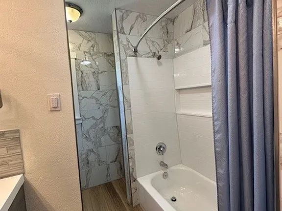 Foto del edificio - "Charming 3-Bed Oasis with Fireplace & Full Furnishing in Madras - 1408 Sq Ft of Comfort!"