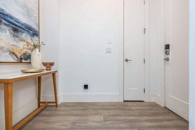 Building Photo - Welcome To The Sophia - Your Perfect Retreat in Historic Druid Hills!