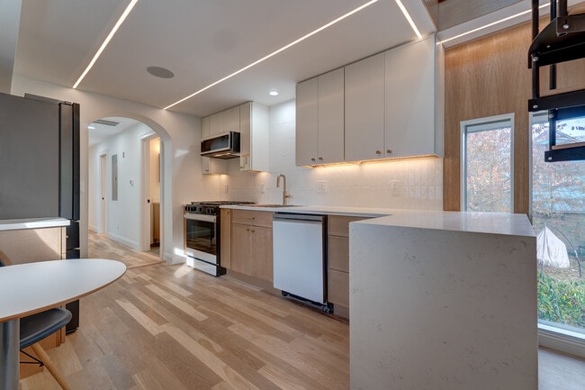 Building Photo - 67 Winchester Ave