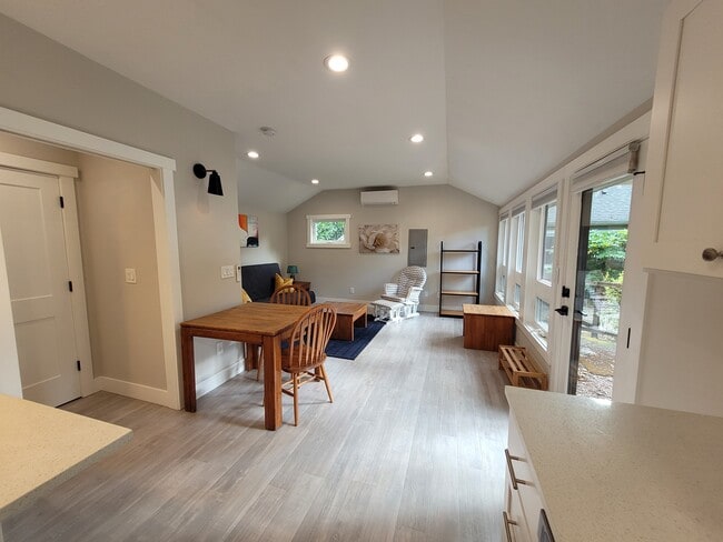 Building Photo - 7279 SW Canyon Ln