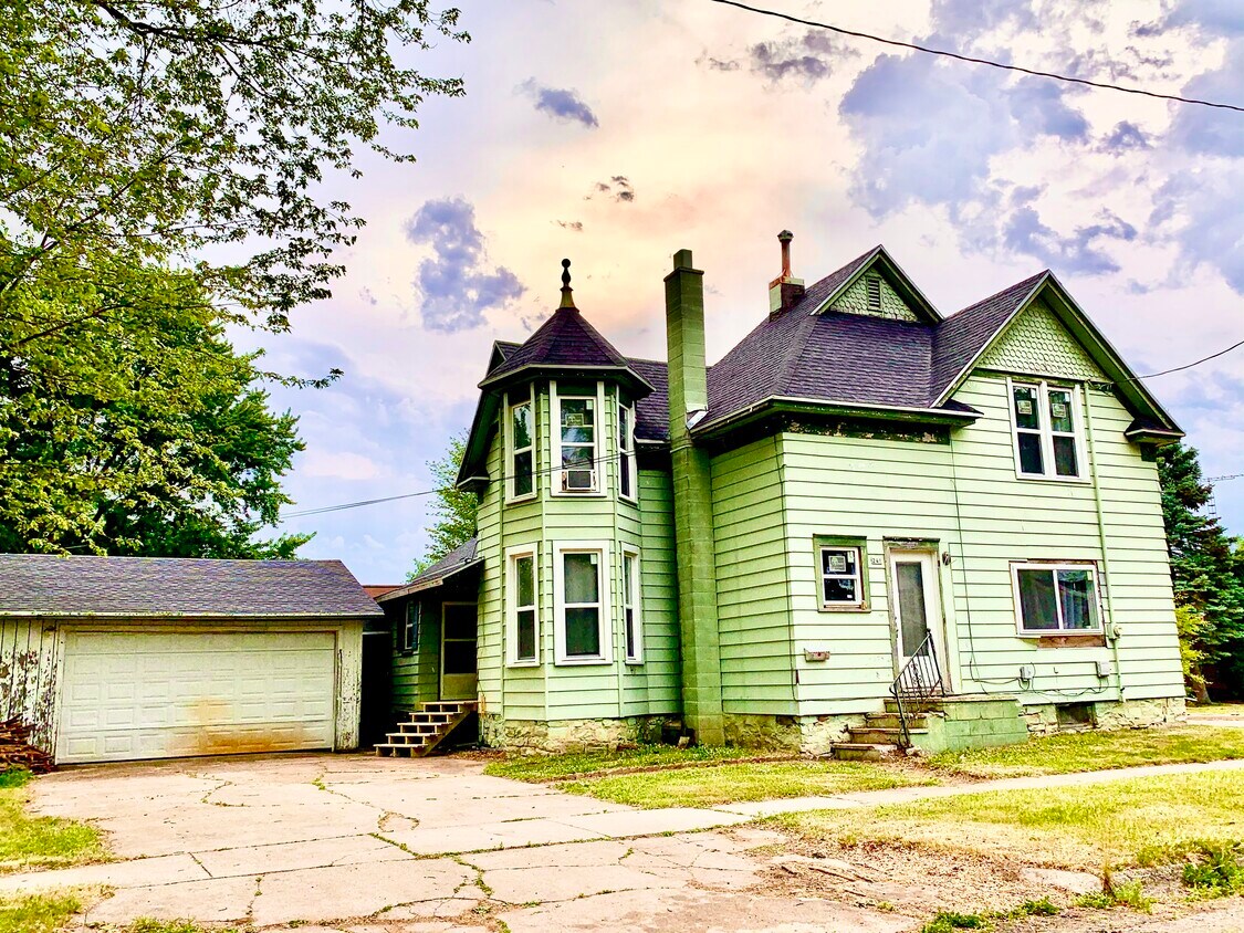 Primary Photo - 241 Frontier St