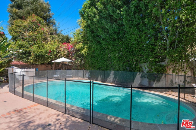 Foto del edificio - 5146 Topanga Canyon Blvd