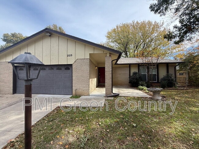 Foto del edificio - 2019 S Gum Ave