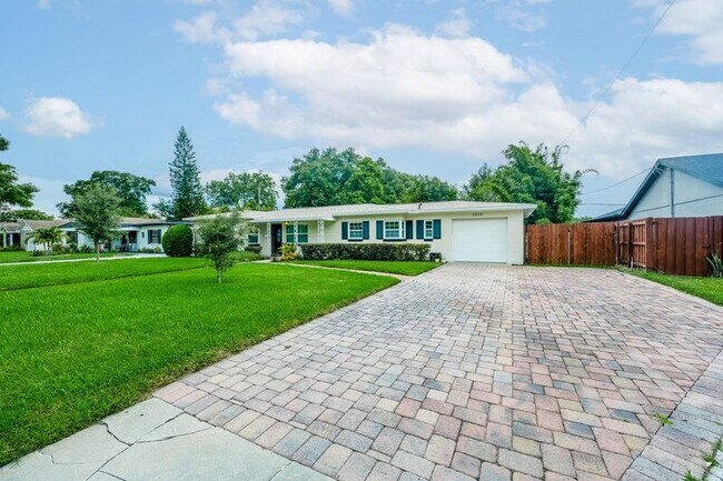 Building Photo - 1313 Radclyffe Rd