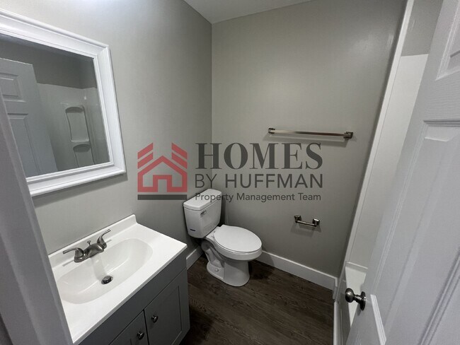 Building Photo - Efficiency Unit | Move In Ready | Laundry ...