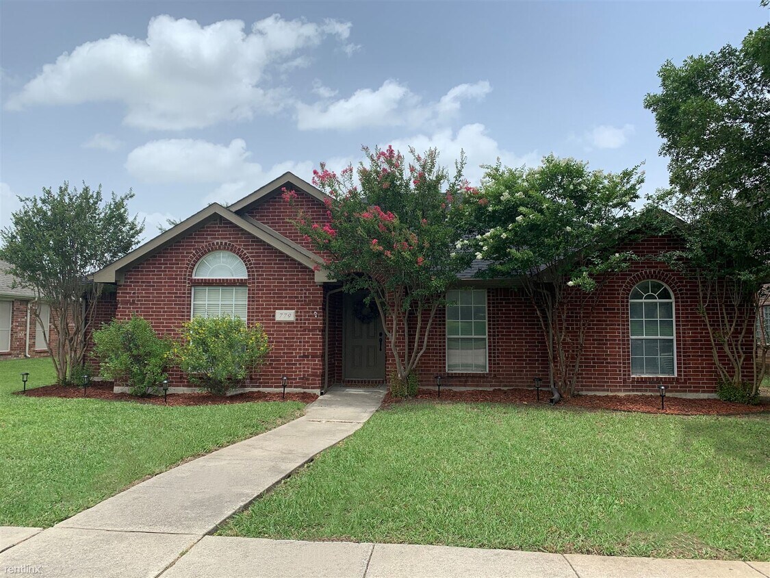 Primary Photo - 3 br, 2 bath House - 779 N Valley Pkwy