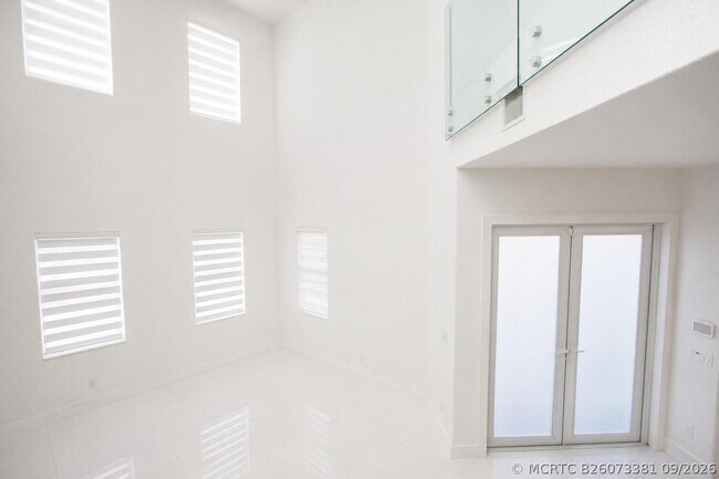 Foto del edificio - 8833 NW 178th St